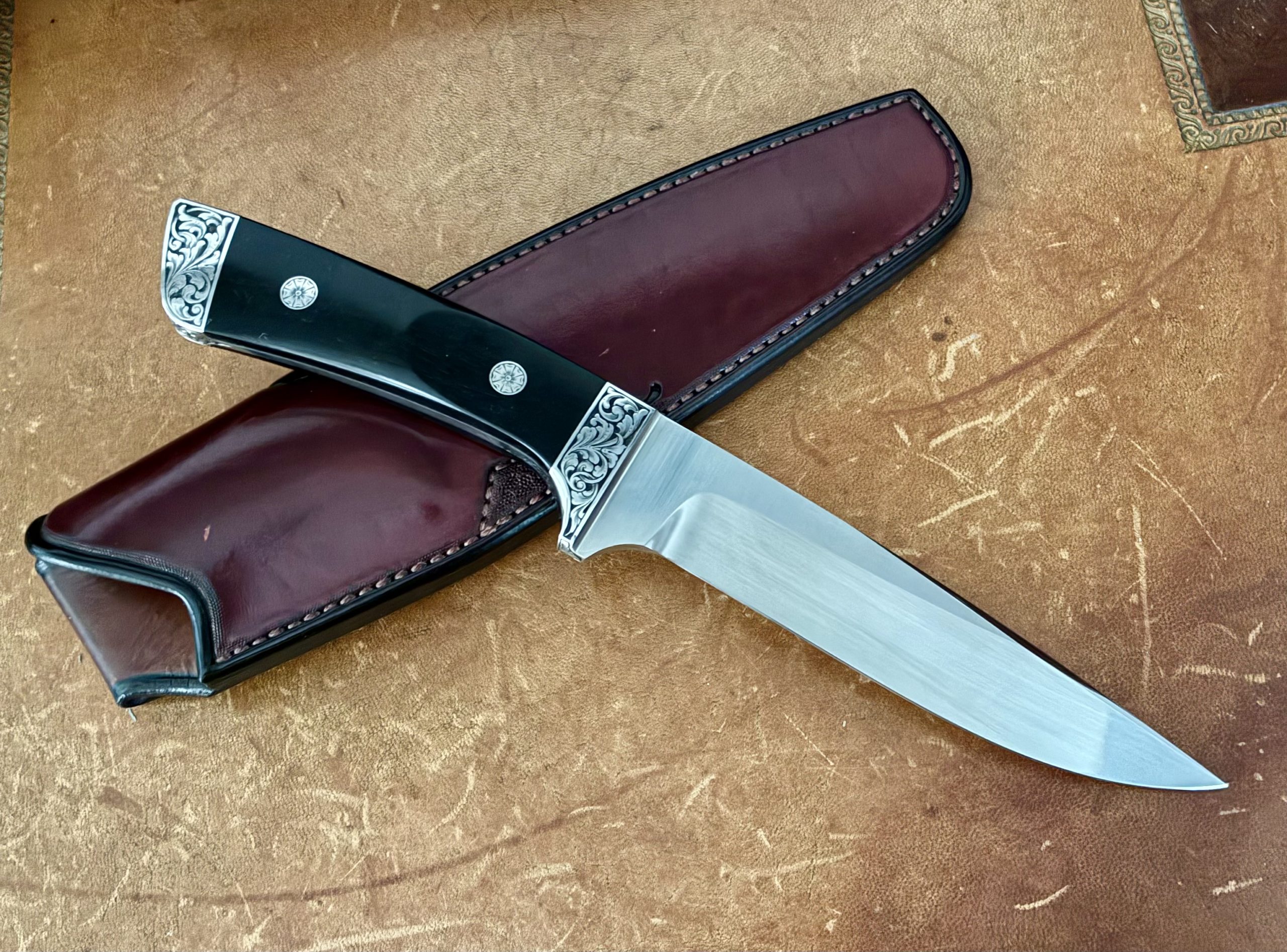 Hill Knives 9001 Engraved Integral
